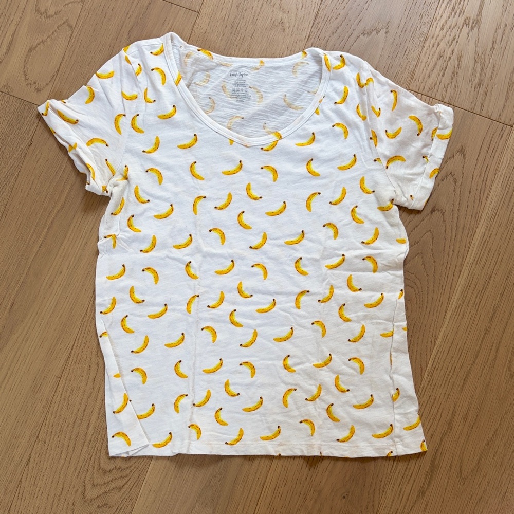 Lord & Taylor White Short Sleeve Tee with Yellow Banana Print